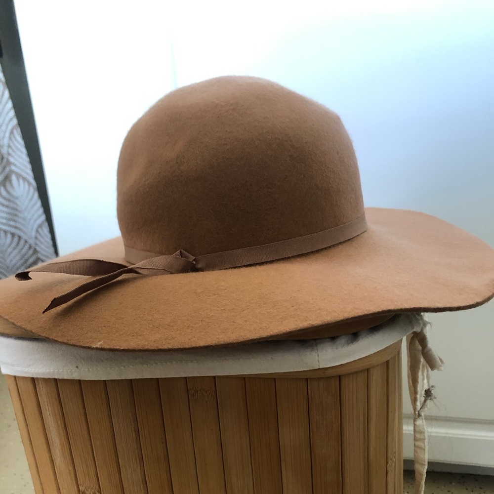 Floppy hat
